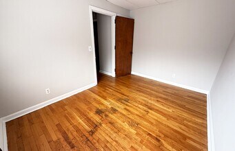 956 Ludlow Ave in Cincinnati, OH - Building Photo - Building Photo