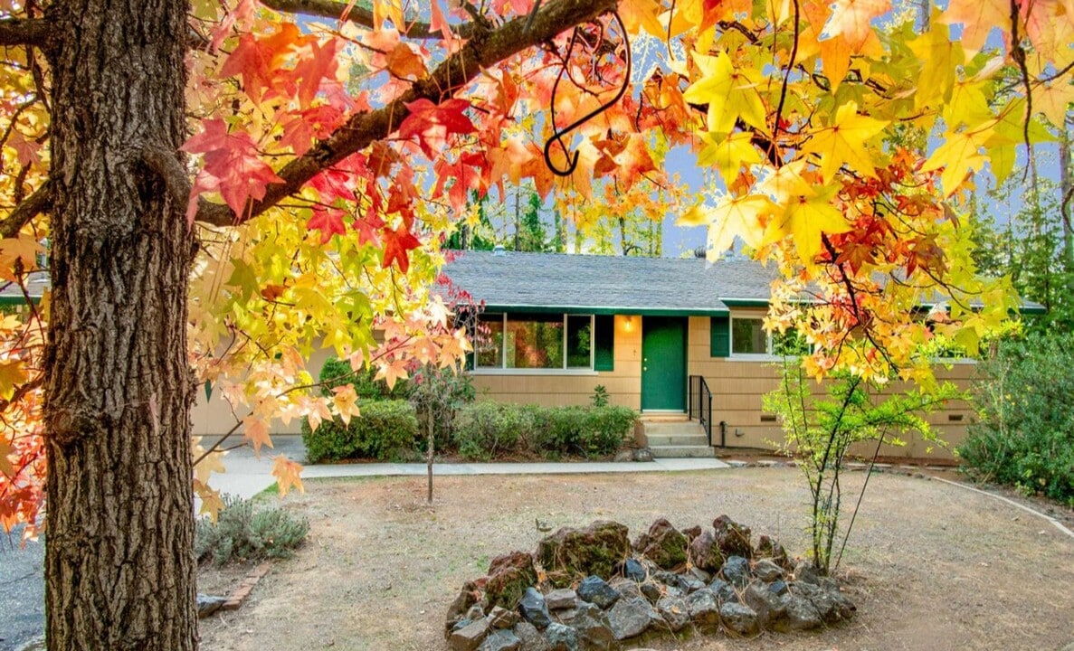 10293 Braemar Way in Grass Valley, CA - Building Photo