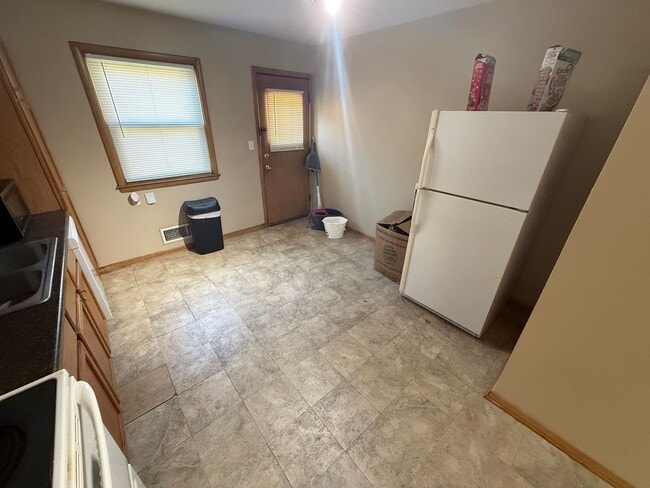 5295 N Mohawk Ave in Glendale, WI - Building Photo - Building Photo