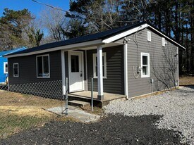 11249 Orange Rd in Birdsnest, VA - Building Photo