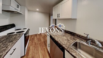 8332 Wabash Ave S in Seattle, WA - Building Photo