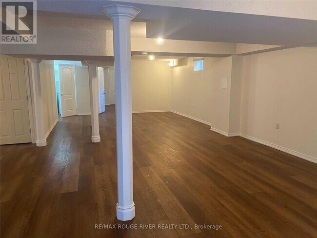 35 Meekings Dr in Ajax, ON - Building Photo - Building Photo