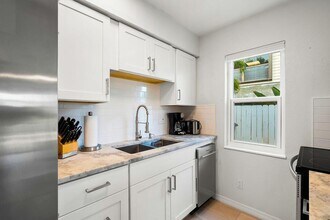 336 Hernando St-Unit -B in Fort Pierce, FL - Building Photo - Building Photo