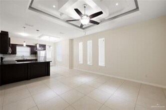 8 Javalina Ave in Edinburg, TX - Foto de edificio - Building Photo