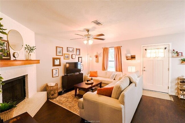 619 San Benito Ct in College Station, TX - Building Photo - Building Photo