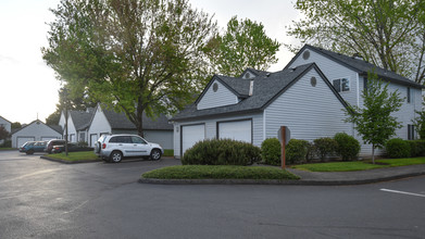 Westwood Apartments in Milwaukie, OR - Building Photo - Building Photo