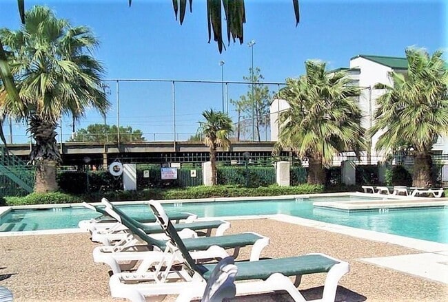 2824 S Bartell Dr in Houston, TX - Building Photo - Building Photo