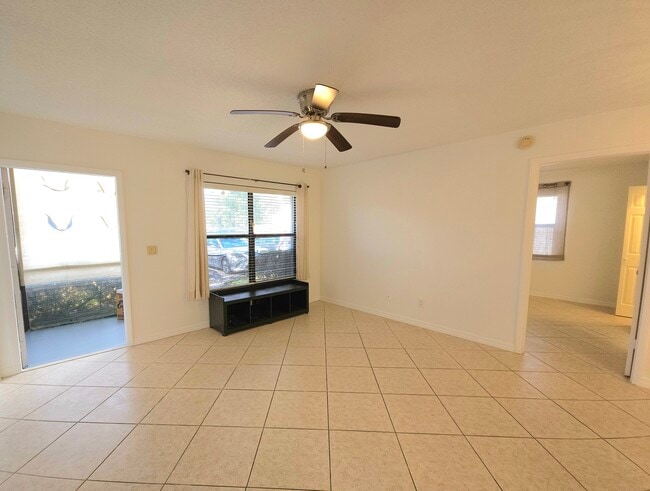 10031 Winding Lake Rd, Unit 104 in Sunrise, FL - Foto de edificio - Building Photo