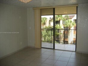 14525 N Kendall Dr in Miami, FL - Building Photo - Building Photo