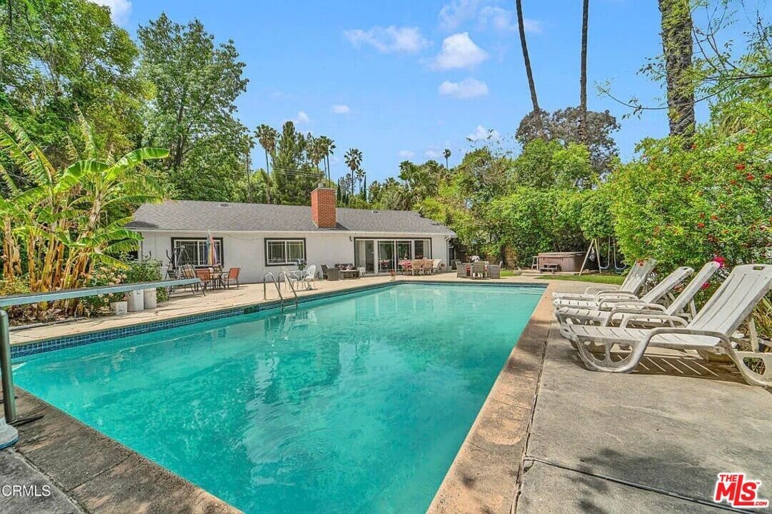 5604 Valley Circle Blvd in Los Angeles, CA - Building Photo