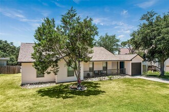 604 Whispering Hollow Cir in Leander, TX - Building Photo - Building Photo