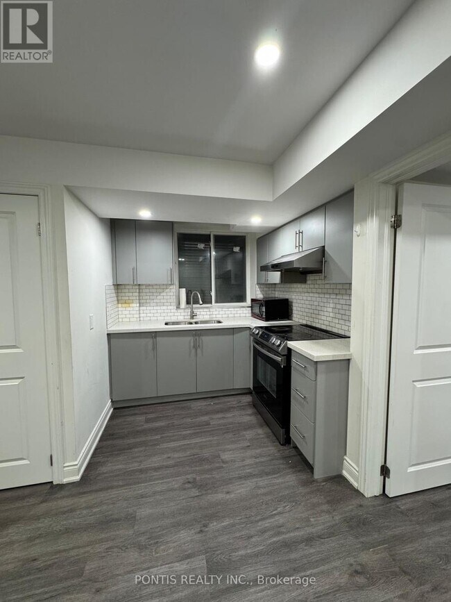 25 Banner Elk St in Brampton, ON - Building Photo - Building Photo