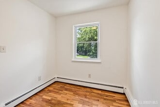 250 Main St in Spotswood, NJ - Building Photo - Building Photo