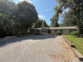 243 Crestview Dr in Mount Juliet, TN - Building Photo