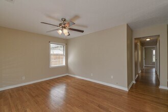 1509 N San Jacinto St in Conroe, TX - Building Photo - Building Photo