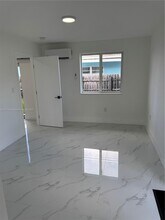 595 E 43rd St in Hialeah, FL - Building Photo - Building Photo