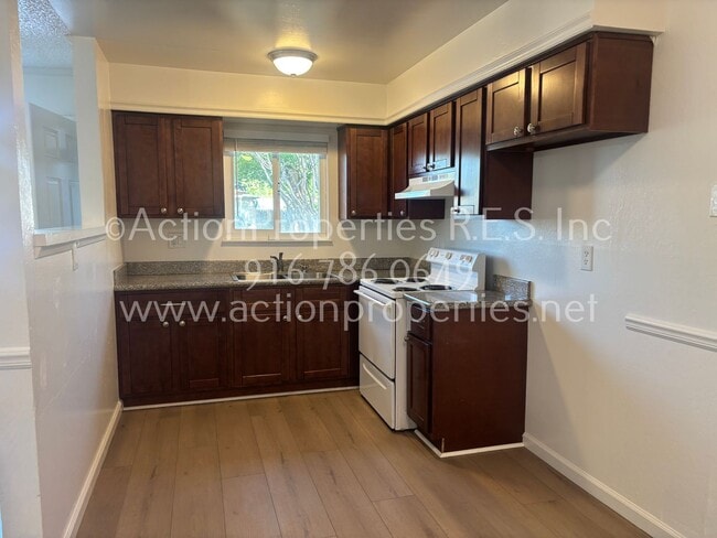 8208 Cordelia Cir in Citrus Heights, CA - Building Photo - Building Photo