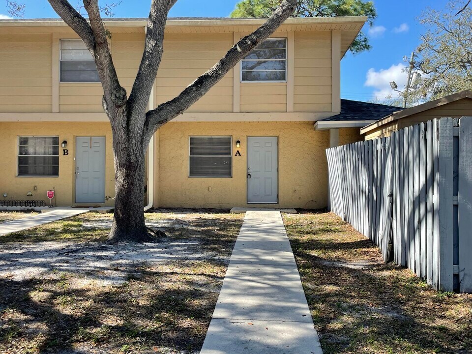 2016 S 10th St in Fort Pierce, FL - Building Photo