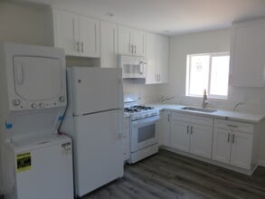 1011 S Lake St, Unit # 101 in Burbank, CA - Foto de edificio - Building Photo