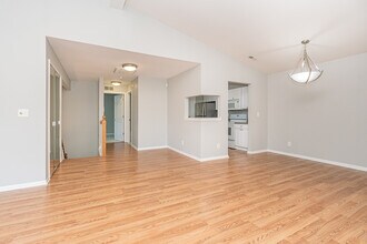 5681 Pine Aires Dr in Sterling Heights, MI - Building Photo - Building Photo