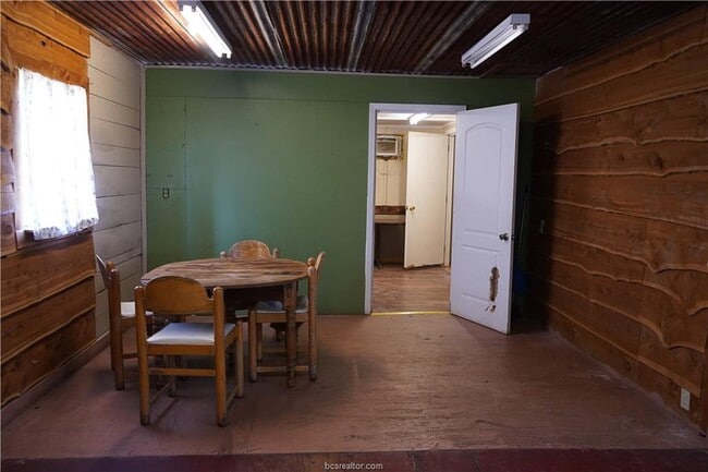 6759 TX-105 in Navasota, TX - Building Photo - Building Photo