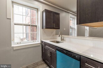 927 Clinton St-Unit -2R in Philadelphia, PA - Building Photo - Building Photo
