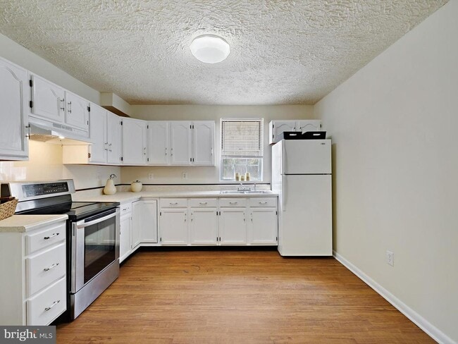 752 225th St, Unit 752 in Pasadena, MD - Foto de edificio - Building Photo