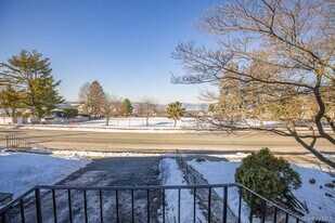 120 S Broadway in Tarrytown, NY - Building Photo