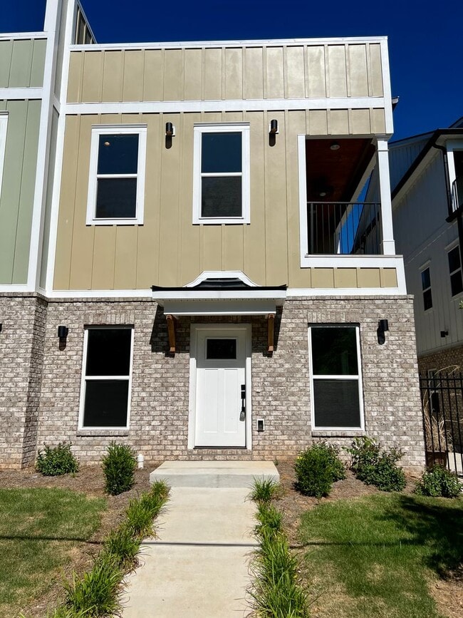 property at 904 N Maple St