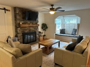 33 Rutland Dr in Patterson, NY - Building Photo - Building Photo