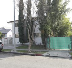 5806 La Mirada Ave in Los Angeles, CA - Building Photo - Building Photo