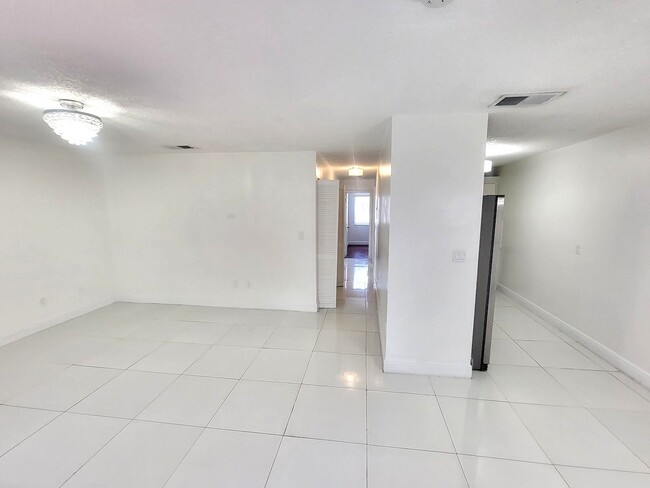 22125 SW 103rd Ct in Cutler Bay, FL - Foto de edificio - Building Photo