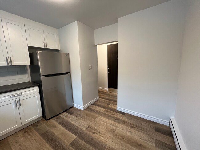 2150 Lilnan Ct in Burlington, ON - Building Photo - Building Photo