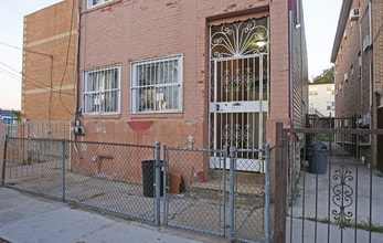 798 Logan St in Brooklyn, NY - Building Photo - Building Photo