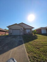 817 W 12th St in Russellville, AR - Building Photo