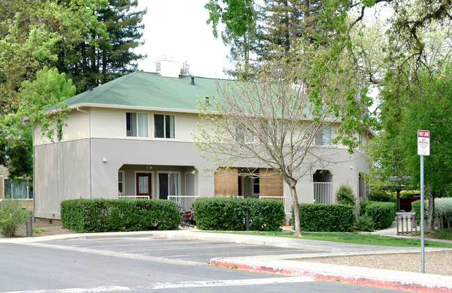 Harvest Grove Apartments in Healdsburg, CA - Building Photo - Building Photo