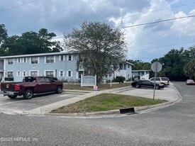 1110 Caliente Dr in Jacksonville, FL - Building Photo