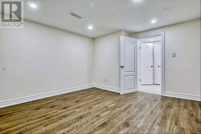 17 Brewton Rd in Toronto, ON - Building Photo - Building Photo