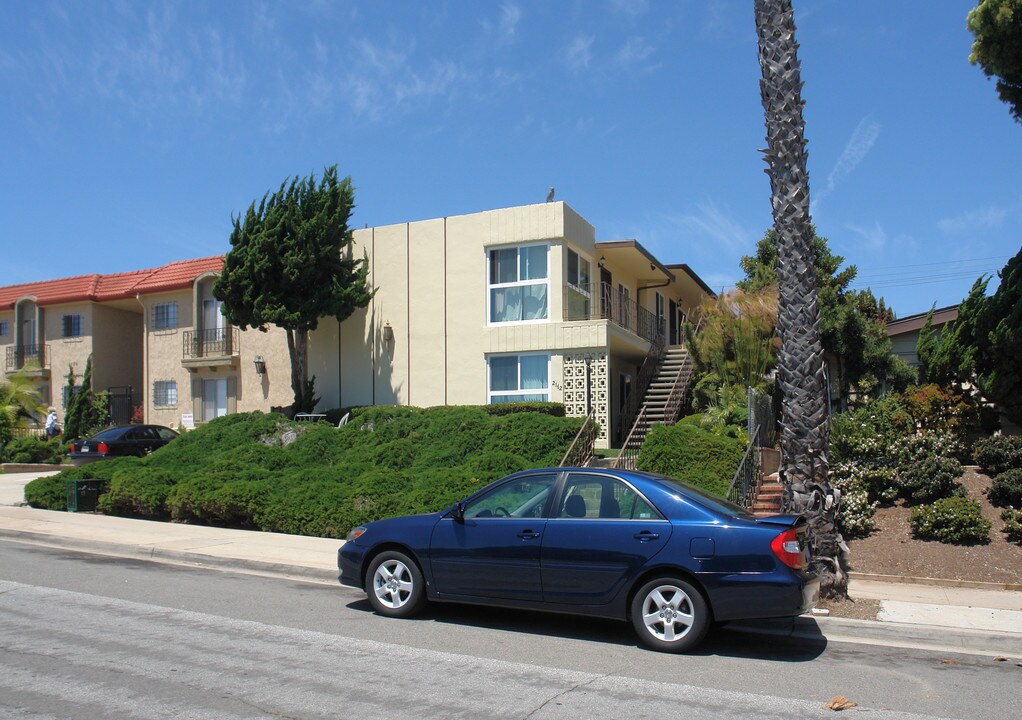 2162 Thomas Ave in San Diego, CA - Foto de edificio
