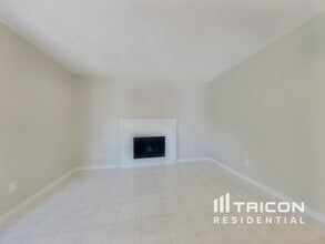 405 Pirinen Ln in Modesto, CA - Foto de edificio - Building Photo