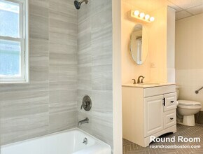 14 Smythe St, Unit #3 in Brookline, MA - Building Photo - Building Photo