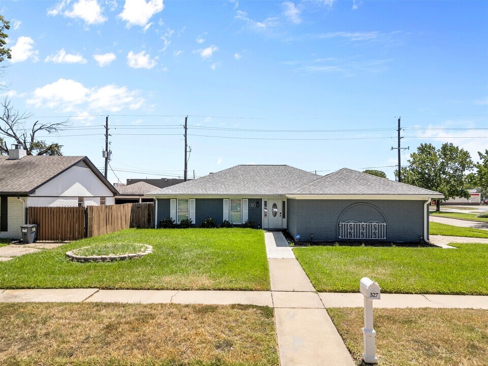 327 Gentilly Dr in Katy, TX - Building Photo
