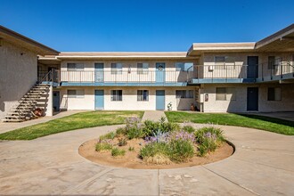 Desert Rose Apartments in Lancaster, CA - Building Photo - Building Photo