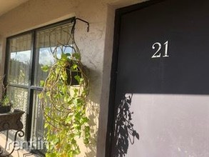 2725 W 66th St-Unit -Apt 27 in Hialeah, FL - Foto de edificio - Building Photo