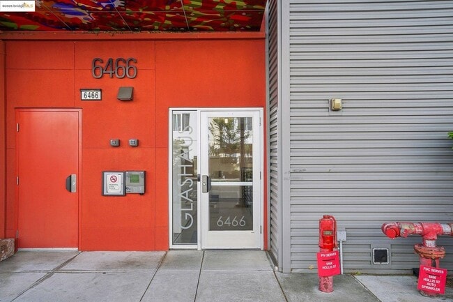 6466 Hollis St in Emeryville, CA - Building Photo - Building Photo