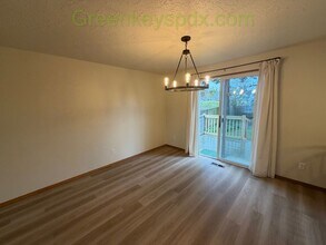 9553 N Syracuse St in Portland, OR - Building Photo - Building Photo