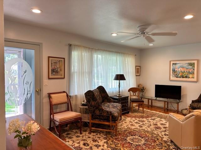 29 Maryland Blvd in Hampton Bays, NY - Building Photo - Building Photo