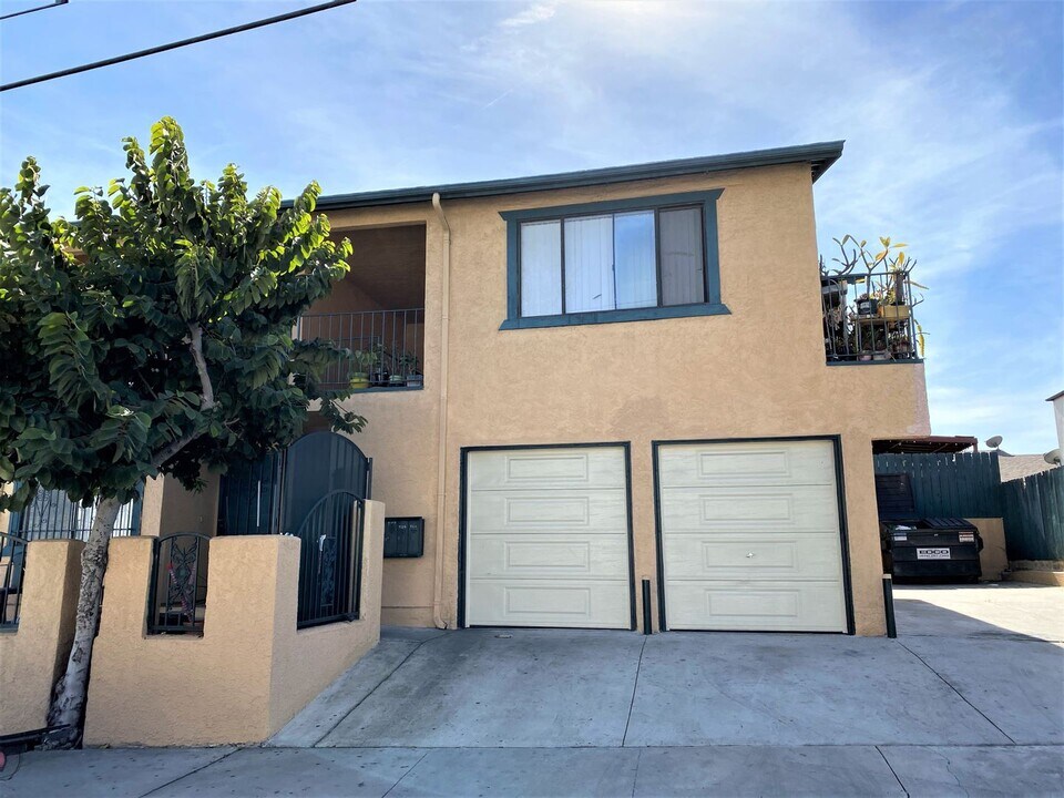 5139-5139 Sterling Ct in San Diego, CA - Building Photo