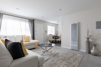 3877 Howe St, Unit 208 in Oakland, CA - Building Photo - Building Photo