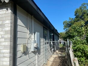 2427 Wescott Ave in San Antonio, TX - Foto de edificio - Building Photo